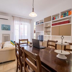 Universita & Stazione Airy Apartment With Parking